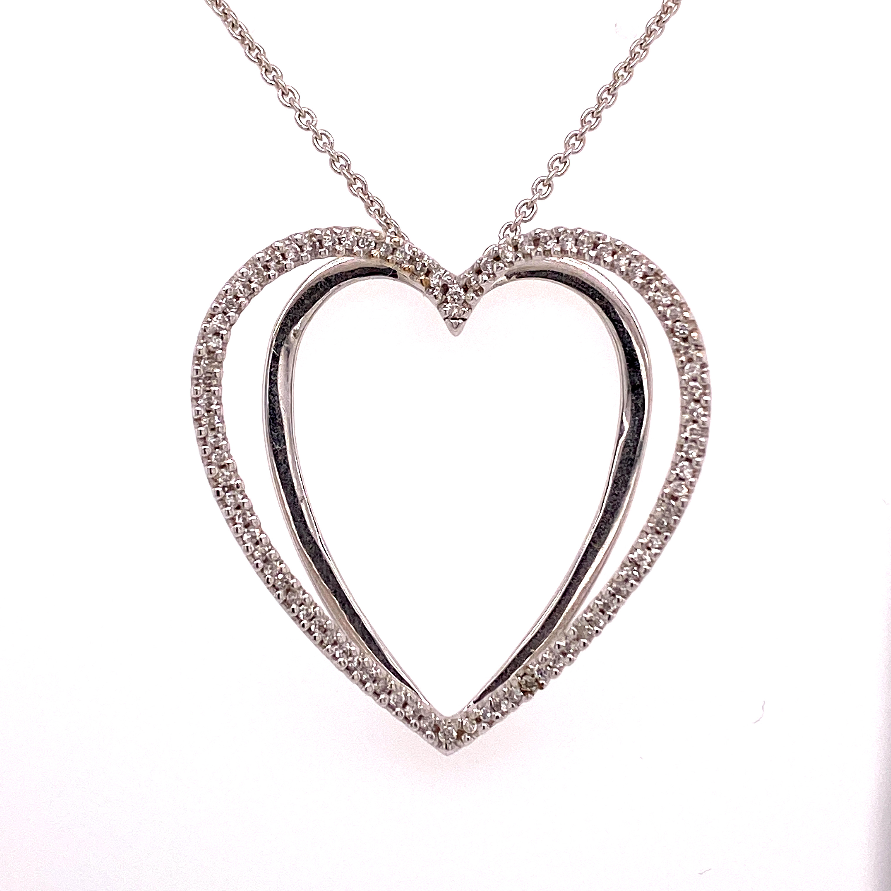 WHITE GOLD DIAMOND HEART PENDANT 
