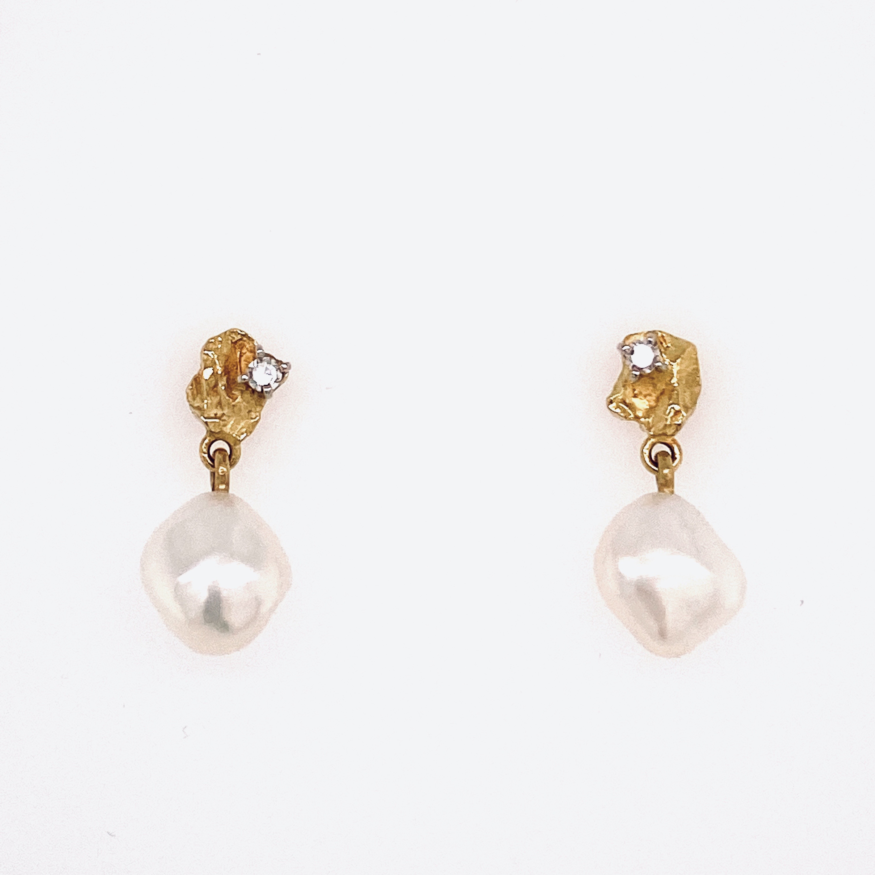 YELLOW GOLD EARRINGS WITH HANGING PEARL 